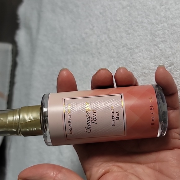 Champagne toast by Bath & Body Works - Picture 3 of 5